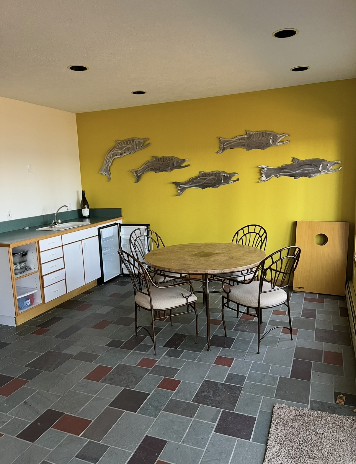Lower level wet bar area